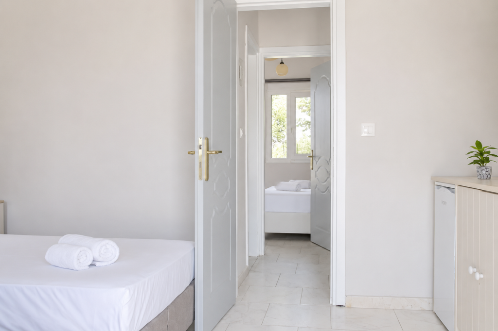 2 Rooms 4 Beds